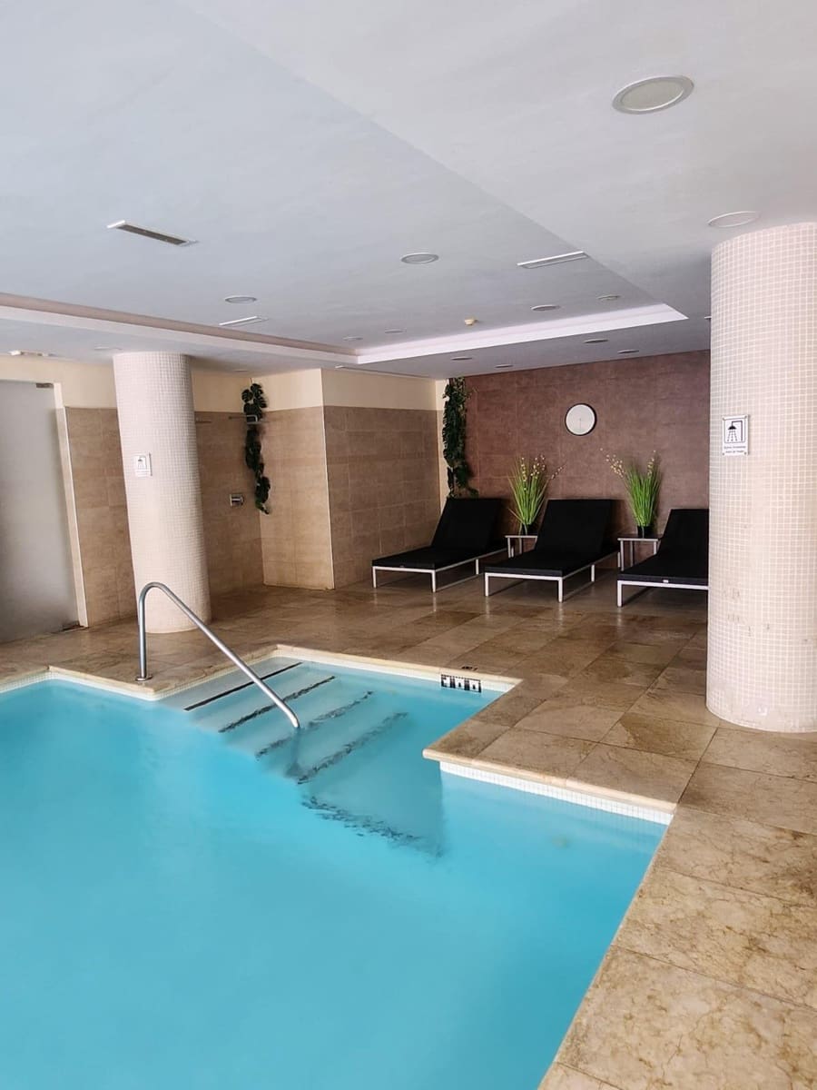2 soverom Leilighet til salgs i Marbella med svømmebasseng garasje - € 450 000 (Ref: 10129656)