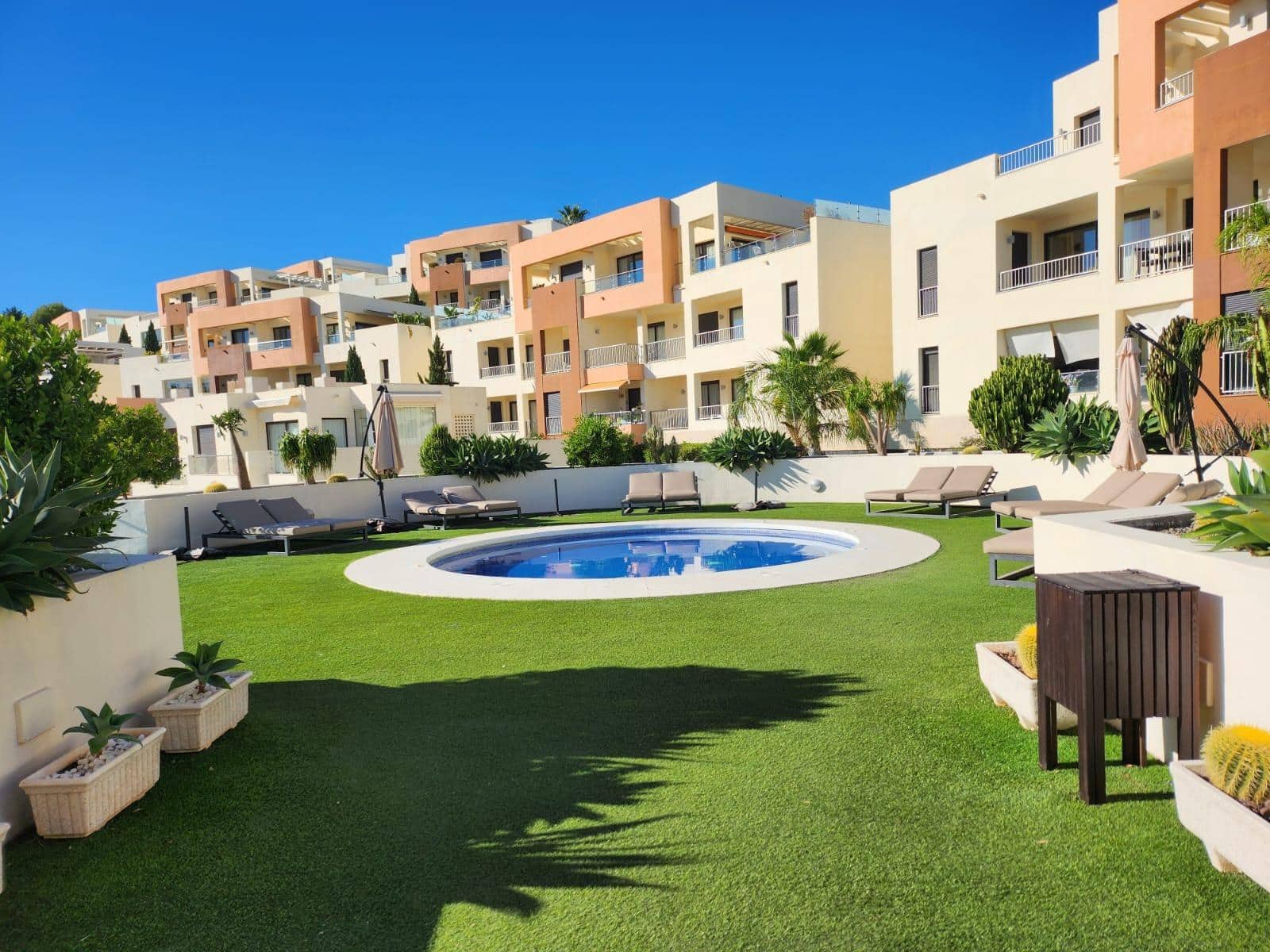2 soverom Leilighet til salgs i Marbella med svømmebasseng garasje - € 450 000 (Ref: 10129656)