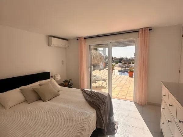 5 bedroom Villa for sale in Benalmadena with pool garage - € 995,000 (Ref: 10142455)