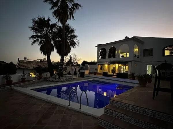 Chalet de 5 habitaciones en Benalmádena en venta con piscina garaje - 995.000 € (Ref: 10142455)