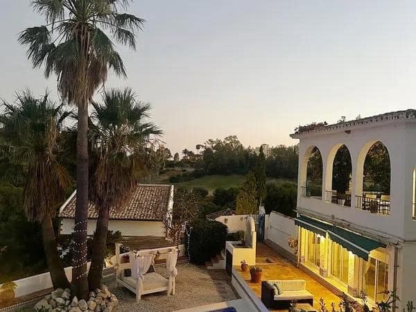 5 bedroom Villa for sale in Benalmadena with pool garage - € 995,000 (Ref: 10142455)