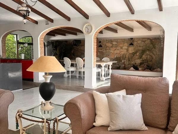 5 bedroom Villa for sale in Benalmadena with pool garage - € 995,000 (Ref: 10142455)