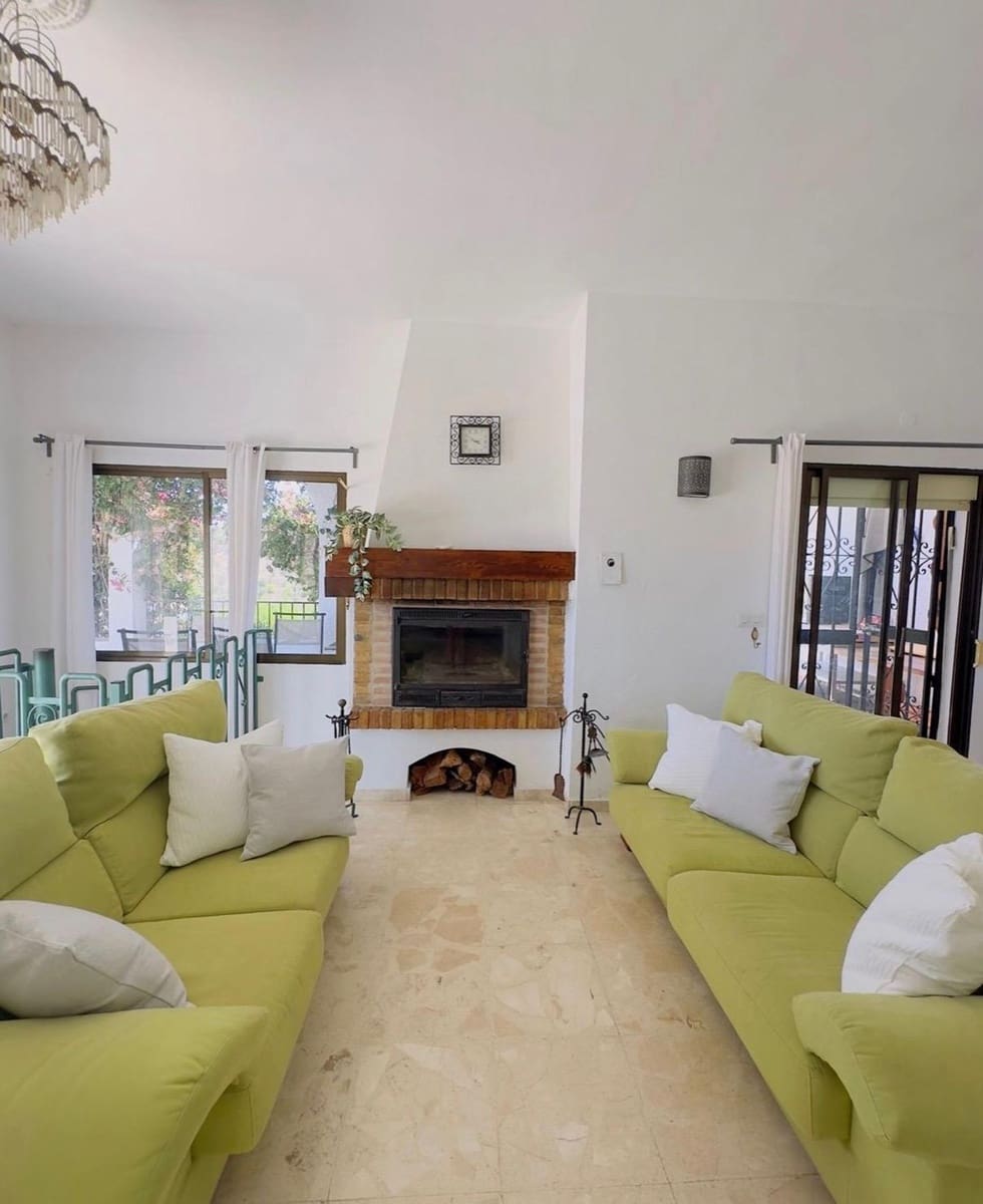5 bedroom Villa for sale in Benalmadena with pool garage - € 995,000 (Ref: 10142455)