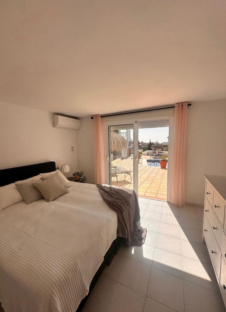 5 bedroom Villa for sale in Benalmadena with pool garage - € 995,000 (Ref: 10142455)