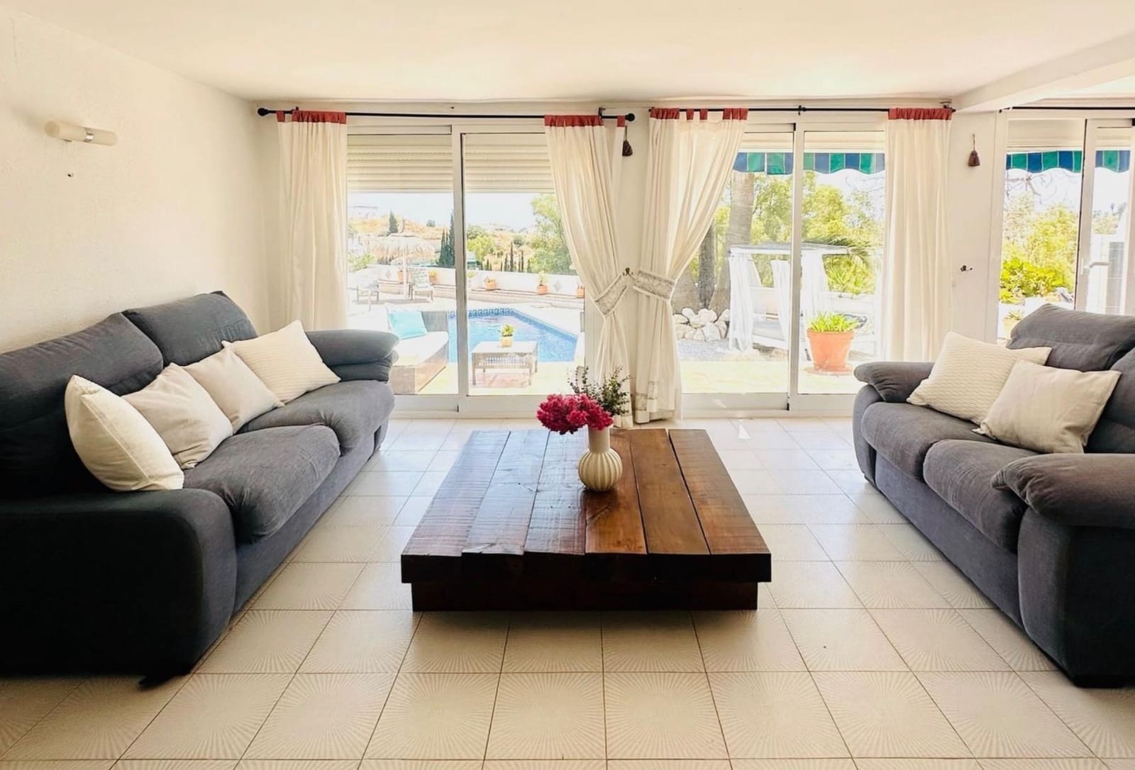 5 bedroom Villa for sale in Benalmadena with pool garage - € 995,000 (Ref: 10142455)