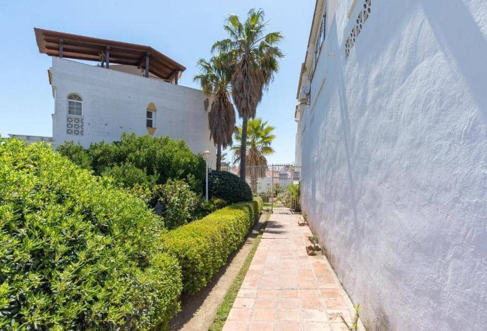 7 bedroom Terraced Villa for sale in Torrequebrada with pool garage - € 610,000 (Ref: 10159807)