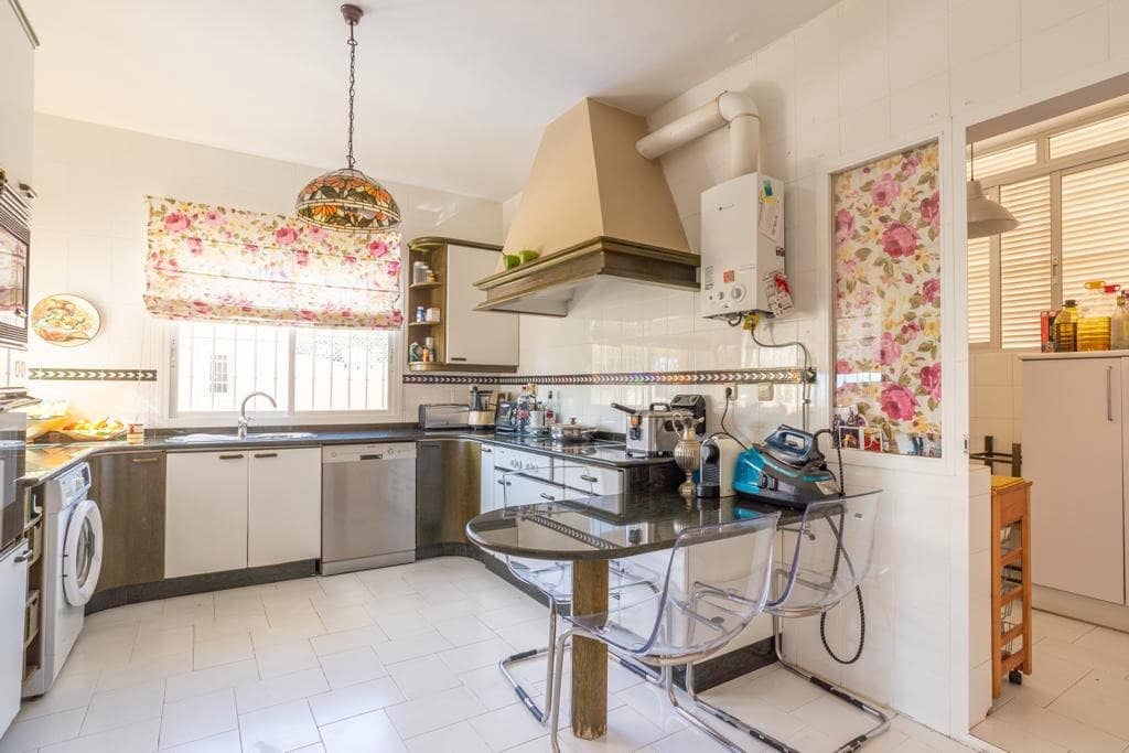 4 soverom Villa til salgs i Malaga by med svømmebasseng garasje - € 1 180 000 (Ref: 6805598)