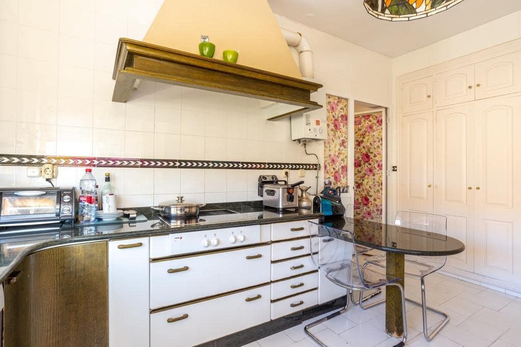 4 soverom Villa til salgs i Malaga by med svømmebasseng garasje - € 1 180 000 (Ref: 6805598)