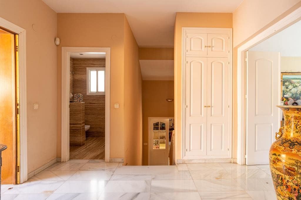 4 soverom Villa til salgs i Malaga by med svømmebasseng garasje - € 1 180 000 (Ref: 6805598)