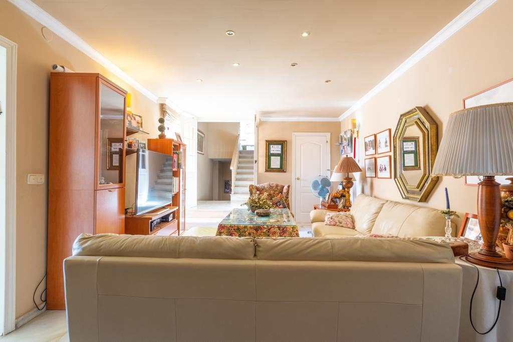 4 soverom Villa til salgs i Malaga by med svømmebasseng garasje - € 1 180 000 (Ref: 6805598)