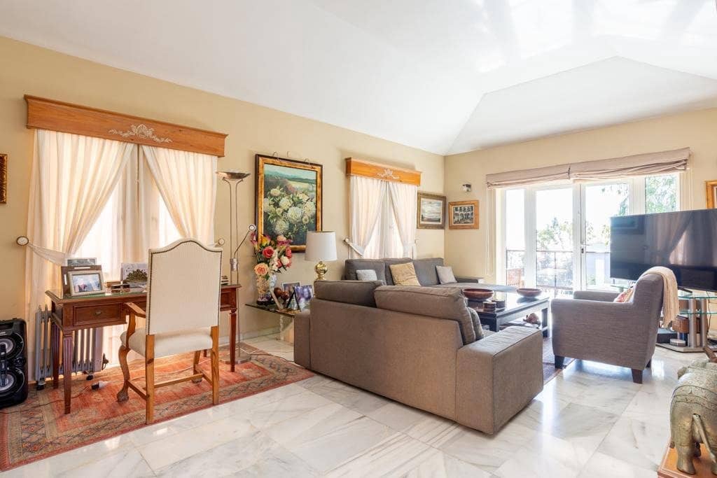 4 soverom Villa til salgs i Malaga by med svømmebasseng garasje - € 1 180 000 (Ref: 6805598)