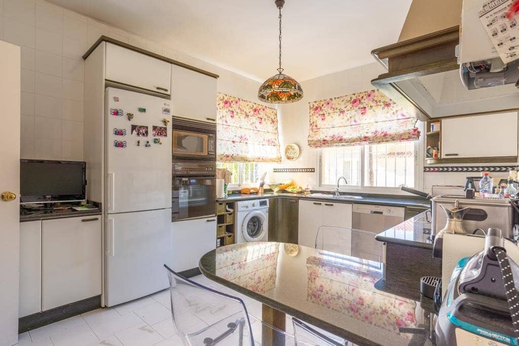 4 soverom Villa til salgs i Malaga by med svømmebasseng garasje - € 1 180 000 (Ref: 6805598)