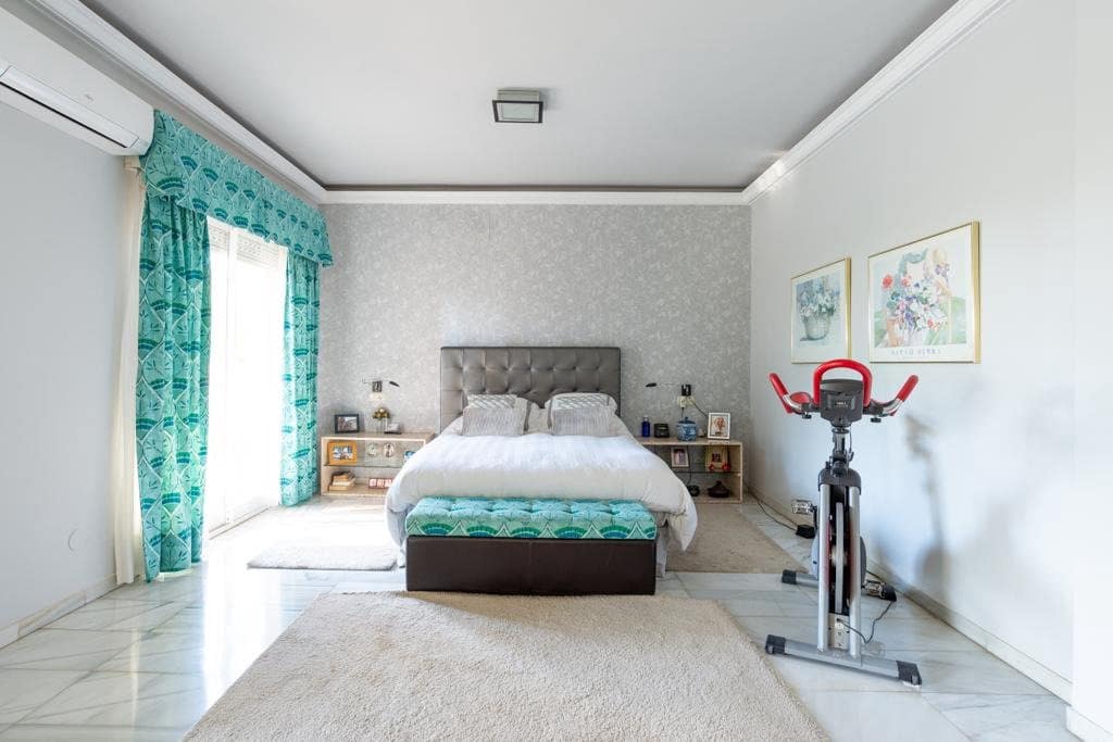 4 soverom Villa til salgs i Malaga by med svømmebasseng garasje - € 1 180 000 (Ref: 6805598)