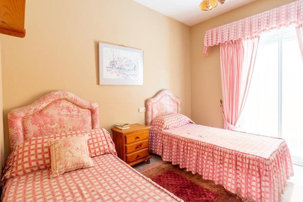 4 soverom Villa til salgs i Malaga by med svømmebasseng garasje - € 1 180 000 (Ref: 6805598)