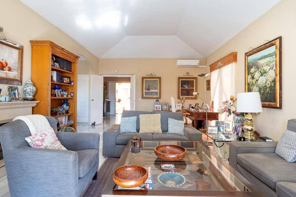 4 soverom Villa til salgs i Malaga by med svømmebasseng garasje - € 1 180 000 (Ref: 6805598)