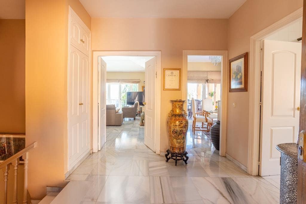 4 soverom Villa til salgs i Malaga by med svømmebasseng garasje - € 1 180 000 (Ref: 6805598)