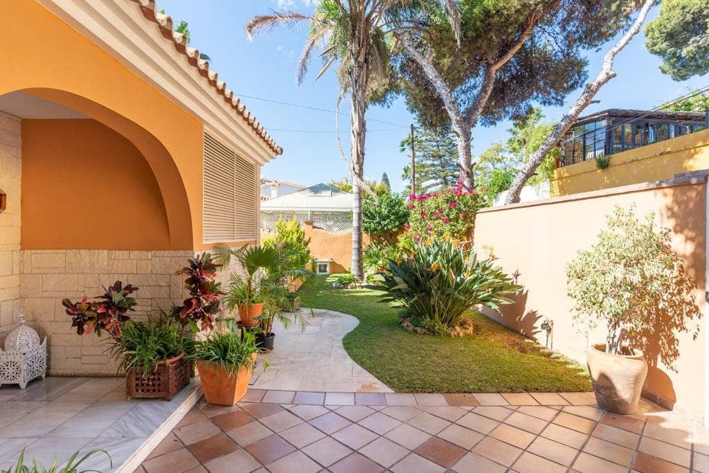 4 soverom Villa til salgs i Malaga by med svømmebasseng garasje - € 1 180 000 (Ref: 6805598)
