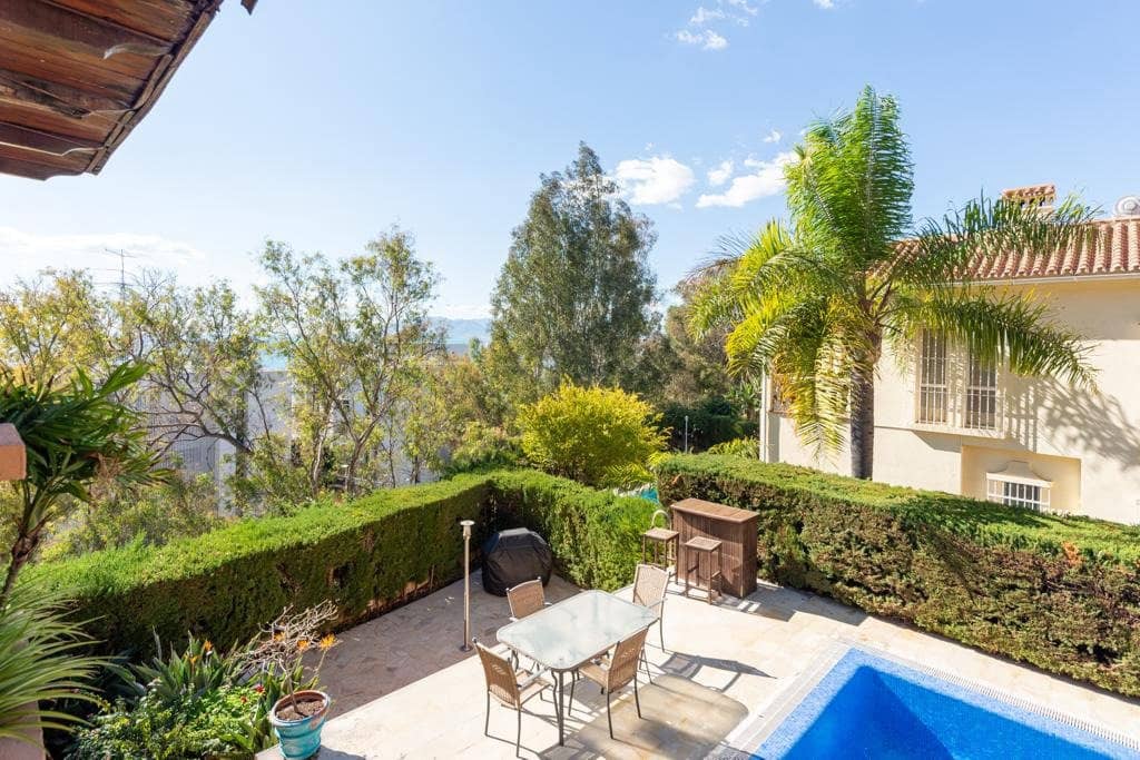 4 soverom Villa til salgs i Malaga by med svømmebasseng garasje - € 1 180 000 (Ref: 6805598)