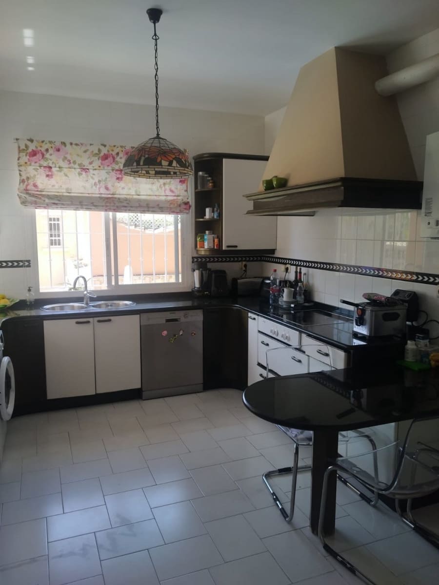 4 soverom Villa til salgs i Malaga by med svømmebasseng garasje - € 1 180 000 (Ref: 6805598)