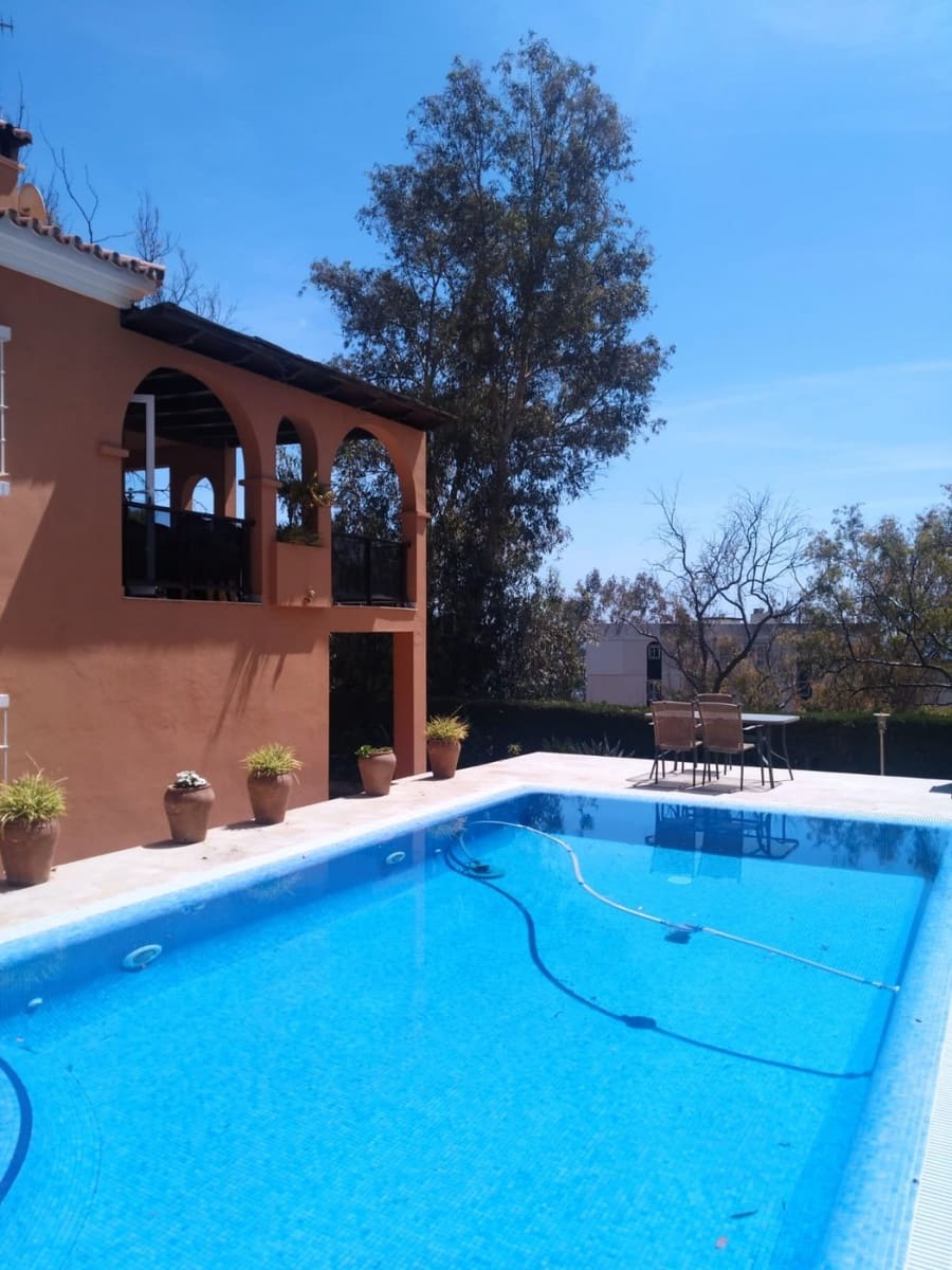 4 soverom Villa til salgs i Malaga by med svømmebasseng garasje - € 1 180 000 (Ref: 6805598)