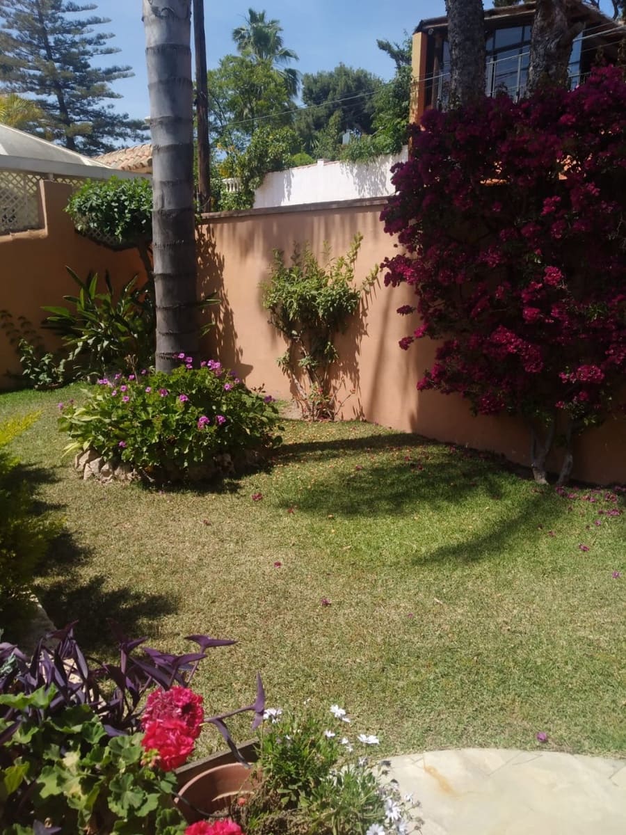 4 soverom Villa til salgs i Malaga by med svømmebasseng garasje - € 1 180 000 (Ref: 6805598)