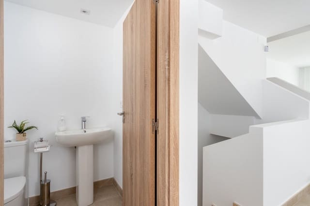 3 soveværelse Rækkehus til salg i Estepona med garage - € 348.000 (Ref: 7016196)