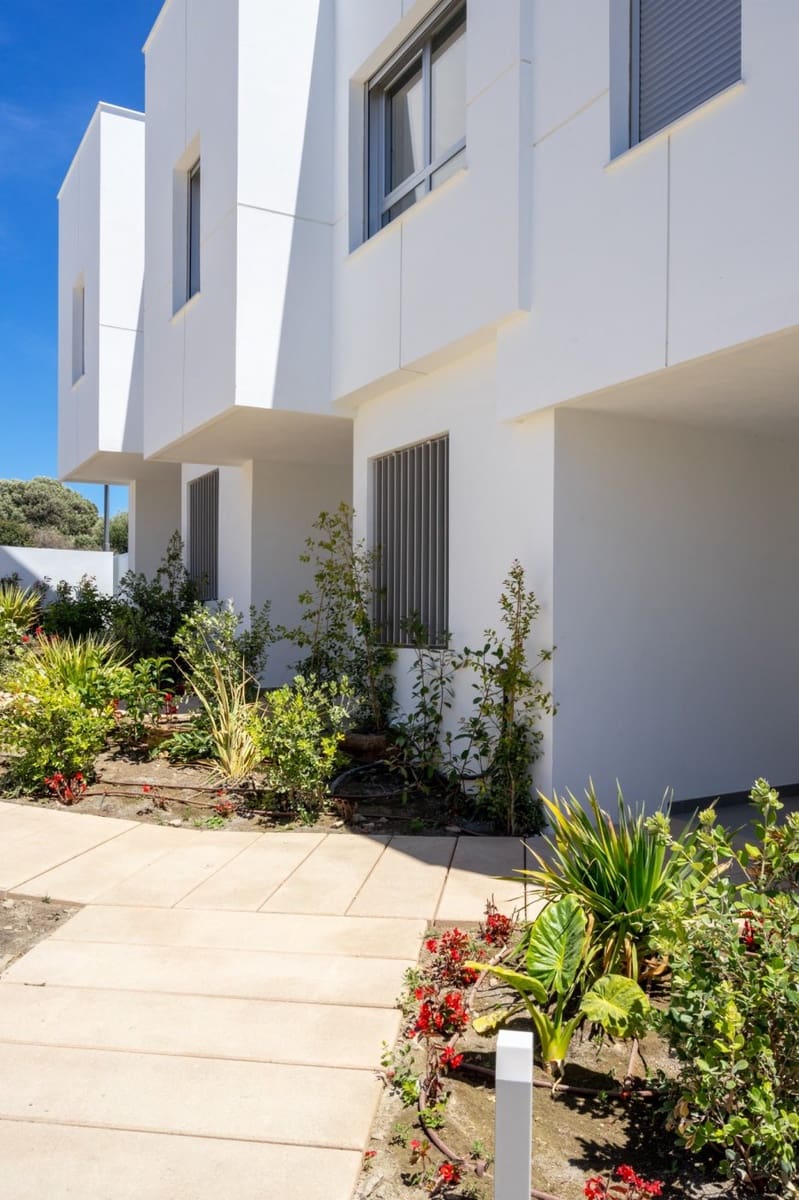 3 soveværelse Rækkehus til salg i Estepona med garage - € 348.000 (Ref: 7016196)