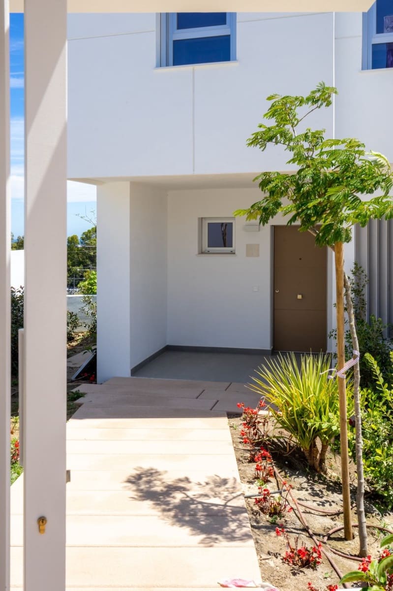 3 soveværelse Rækkehus til salg i Estepona med garage - € 348.000 (Ref: 7016196)