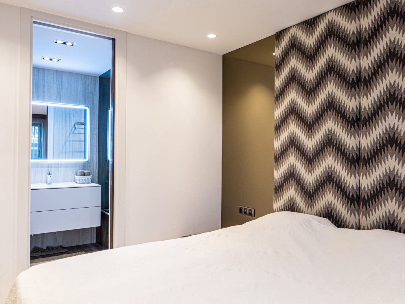 2 bedroom Apartment for sale in Puerto Banus - € 1,495,000 (Ref: 7166729)