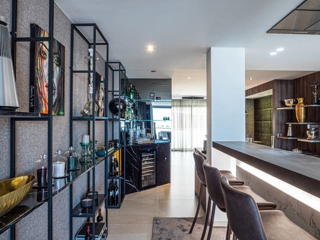 Apartamento de 2 habitaciones en Puerto Banus, Marbella en venta - 1.495.000 € (Ref: 7166729)