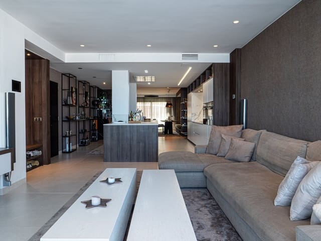 Apartamento de 2 habitaciones en Puerto Banus, Marbella en venta - 1.495.000 € (Ref: 7166729)