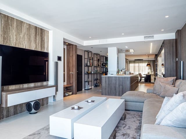 Apartamento de 2 habitaciones en Puerto Banus, Marbella en venta - 1.495.000 € (Ref: 7166729)