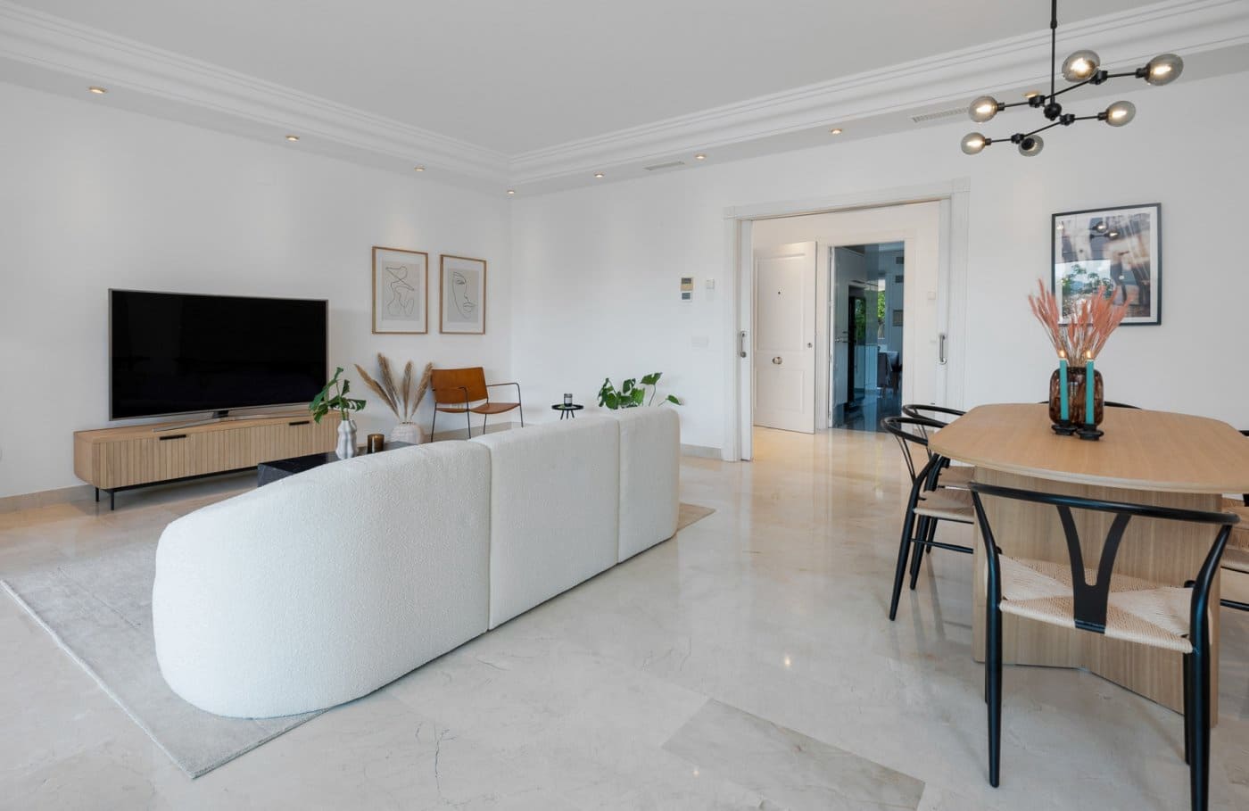 Apartamento de 3 habitaciones en Nueva Andalucia en venta con piscina garaje - 898.000 € (Ref: 7166730)