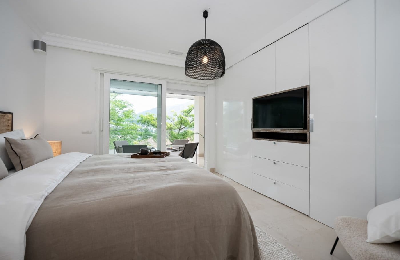 Apartamento de 3 habitaciones en Nueva Andalucia en venta con piscina garaje - 898.000 € (Ref: 7166730)