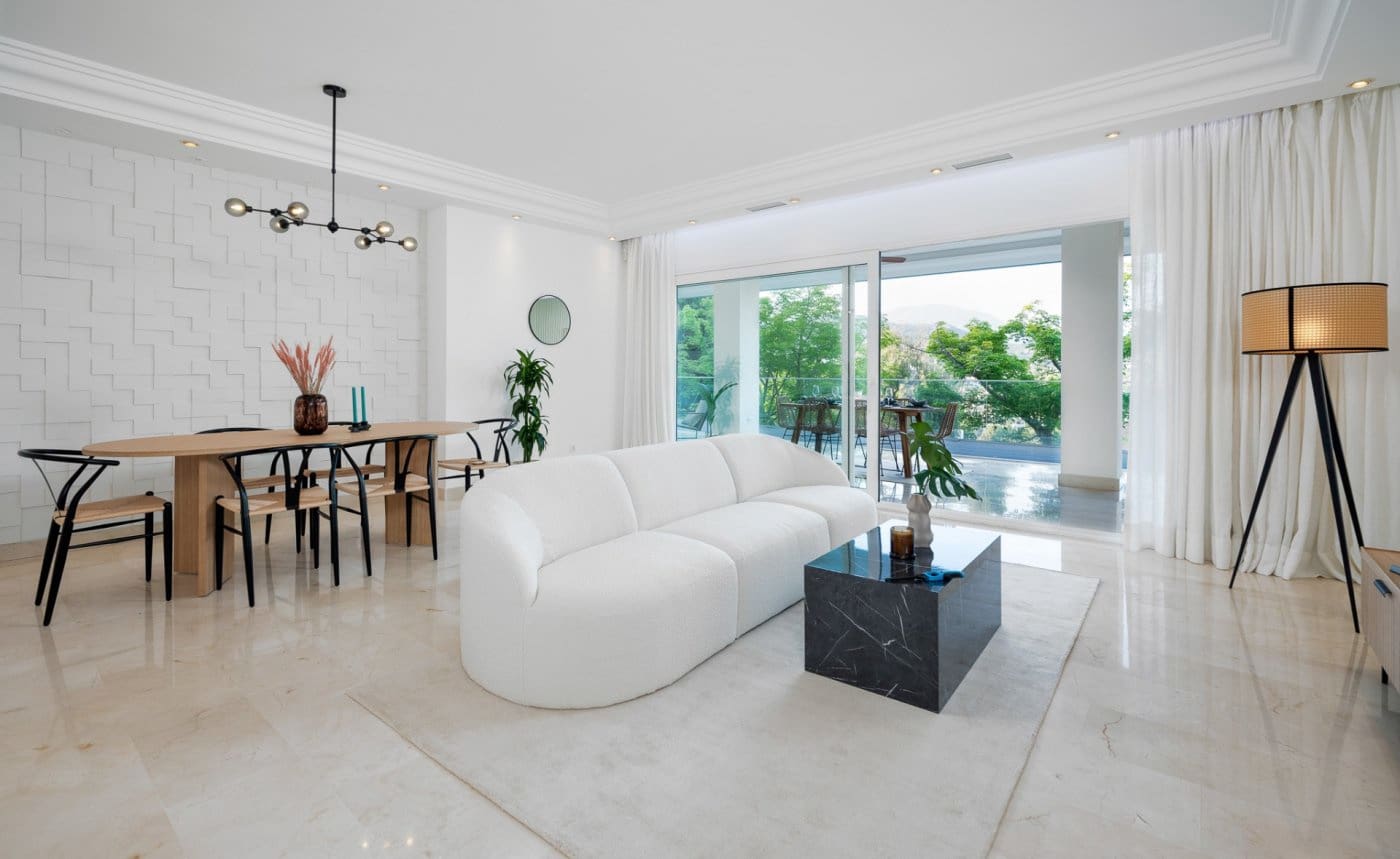 Apartamento de 3 habitaciones en Nueva Andalucia en venta con piscina garaje - 898.000 € (Ref: 7166730)