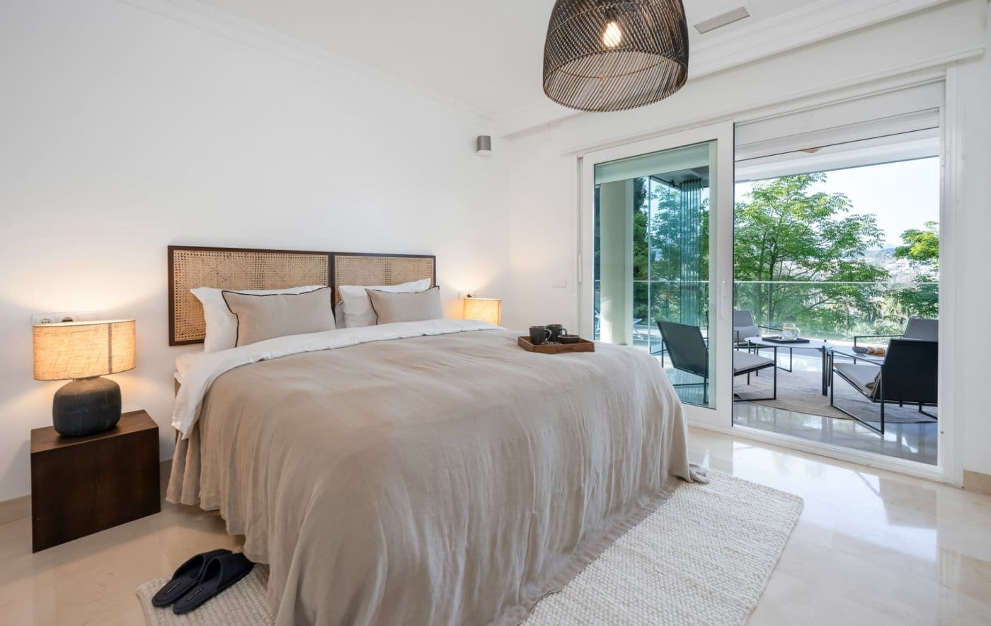 Apartamento de 3 habitaciones en Nueva Andalucia en venta con piscina garaje - 898.000 € (Ref: 7166730)