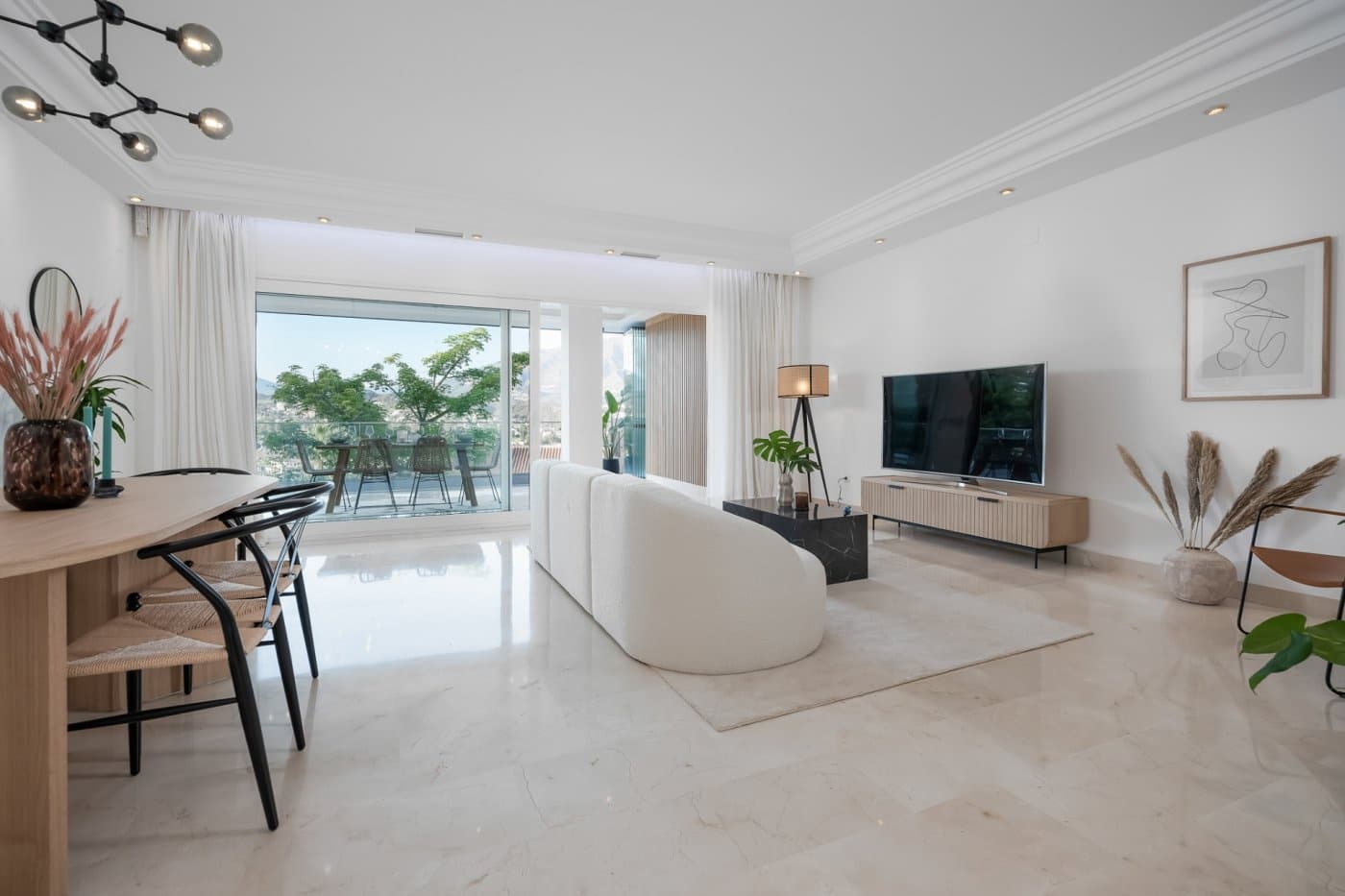 Apartamento de 3 habitaciones en Nueva Andalucia en venta con piscina garaje - 898.000 € (Ref: 7166730)