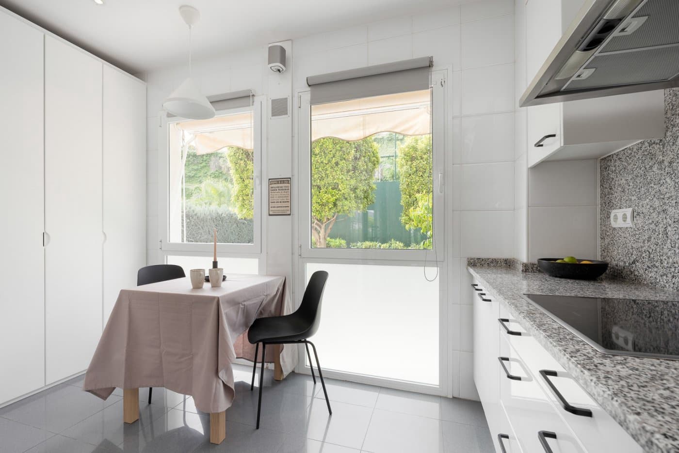 Apartamento de 3 habitaciones en Nueva Andalucia en venta con piscina garaje - 898.000 € (Ref: 7166730)