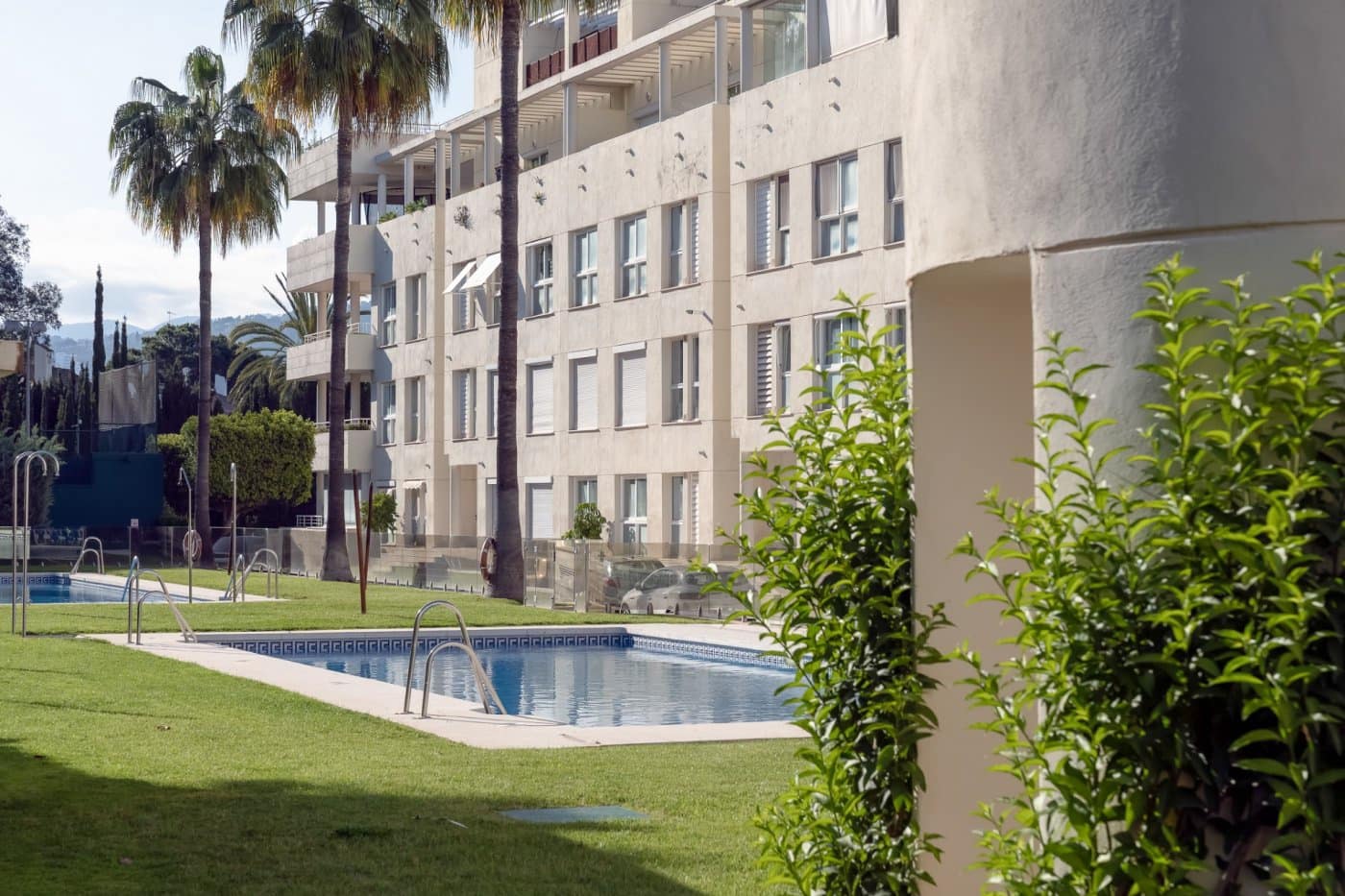 Apartamento de 3 habitaciones en Nueva Andalucia en venta con piscina garaje - 898.000 € (Ref: 7166730)