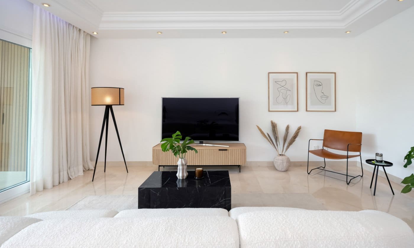 Apartamento de 3 habitaciones en Nueva Andalucia en venta con piscina garaje - 898.000 € (Ref: 7166730)