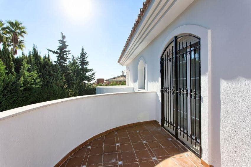 4 soveværelse Villa til salg i Torrequebrada med swimmingpool garage - € 1.750.000 (Ref: 8108903)