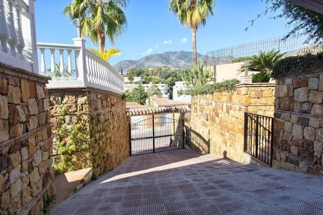 4 sypialnia Willa na sprzedaż w Torrequebrada, Benalmádena z basenem garażem - 1 750 000 € (Ref: 8108903)