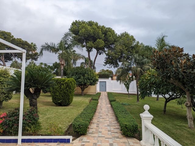 4 sovrum Villa till salu i Puerto Marina, Benalmádena med pool garage - 1 150 000 € (Ref: 8108935)