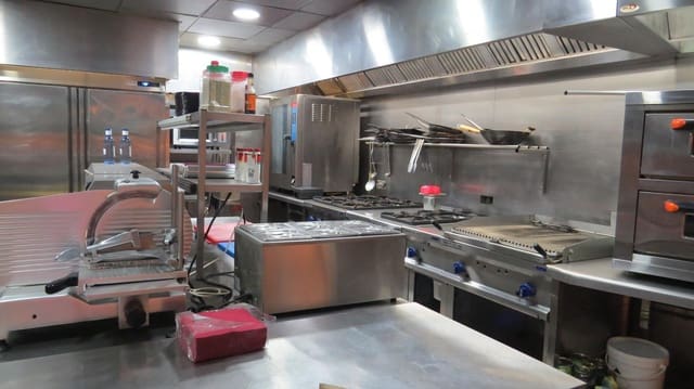 3 slaapkamer Commercieel te koop in Puerto Marina, Benalmádena met zwembad - € 1.600.000 (Ref: 8108937)