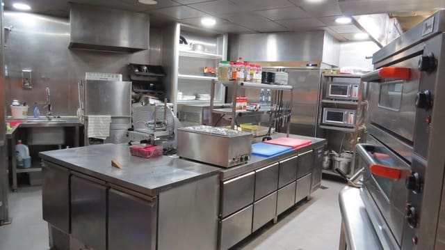 3 slaapkamer Commercieel te koop in Puerto Marina, Benalmádena met zwembad - € 1.600.000 (Ref: 8108937)