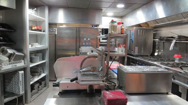 3 slaapkamer Commercieel te koop in Puerto Marina, Benalmádena met zwembad - € 1.600.000 (Ref: 8108937)