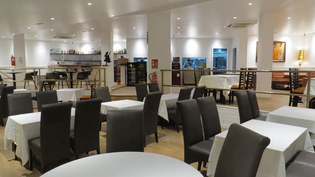 3 soverom Kommersiell til salgs i Puerto Marina, Benalmádena med svømmebasseng - € 1 600 000 (Ref: 8108937)