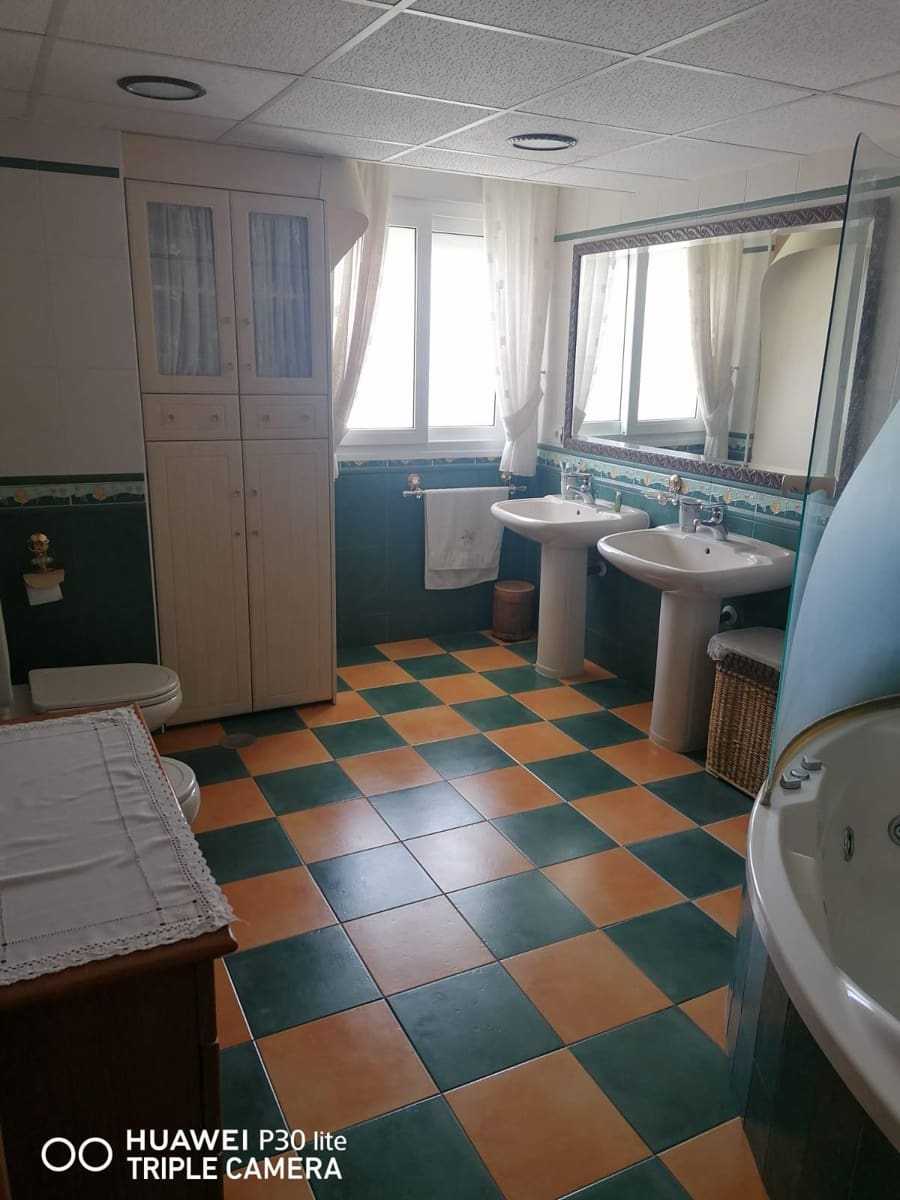 4 slaapkamer Appartement te koop in Benalmadena Costa met zwembad garage - € 680.000 (Ref: 8108955)