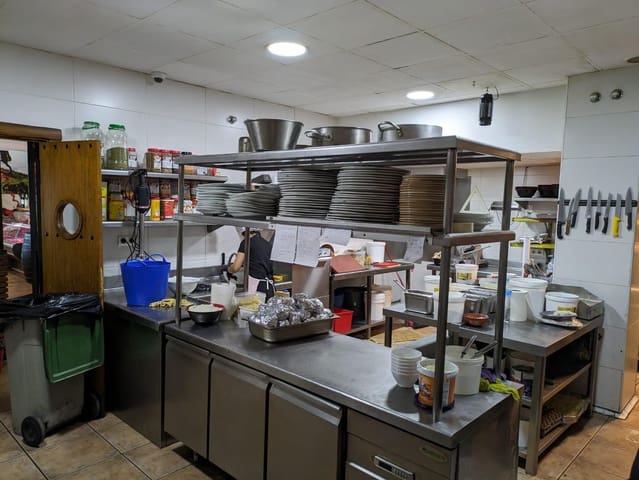 Kaupallinen myytävänä paikassa Torremolinos - 690 000 € (Ref: 8108957)