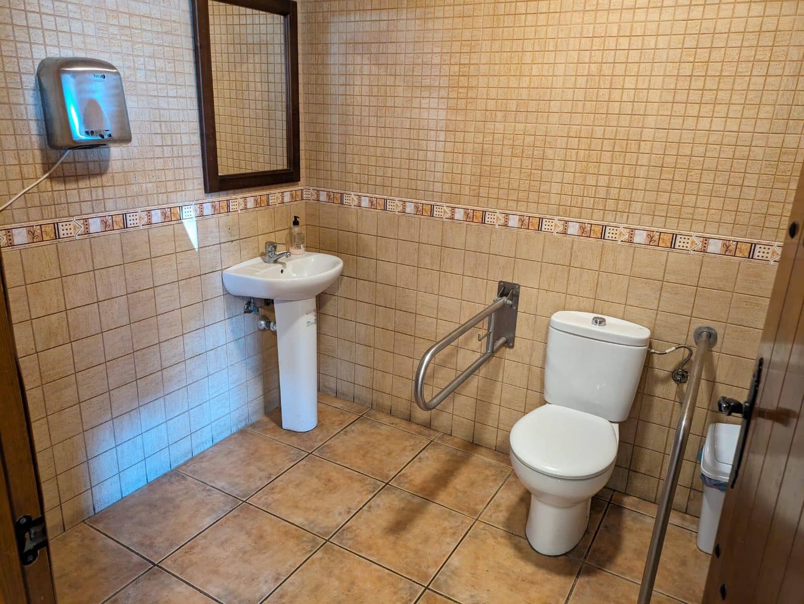 Erhverv til salg i Torremolinos - € 690.000 (Ref: 8108957)